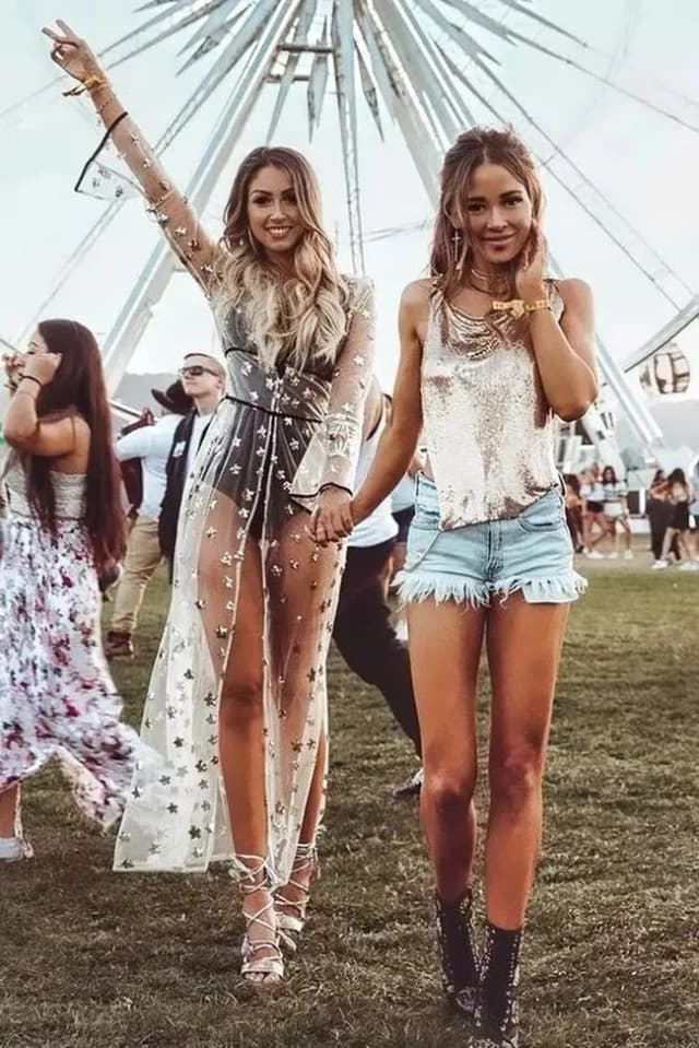Najlepsze outfit na festiwal: styl, komfort i trendy, które zachwycą Najlepsze outfit na festiwal: styl, komfort i trendy, które zachwycą