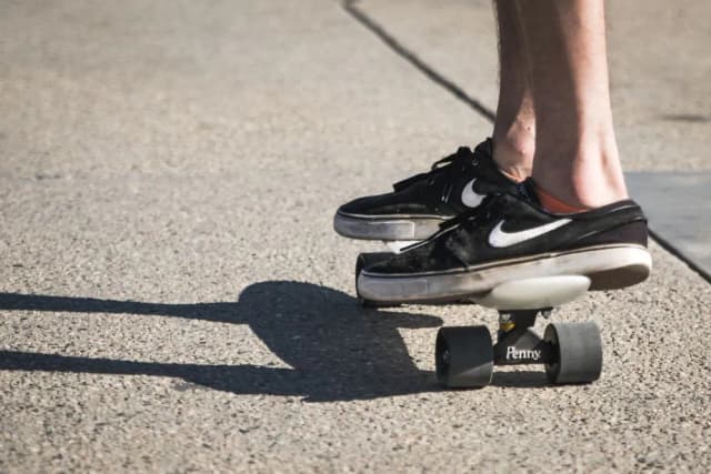 Jak wybrać najlepsze buty na deskę? Porady i rekomendacje dla skateboarderów Jak wybrać najlepsze buty na deskę? Porady i rekomendacje dla skateboarderów