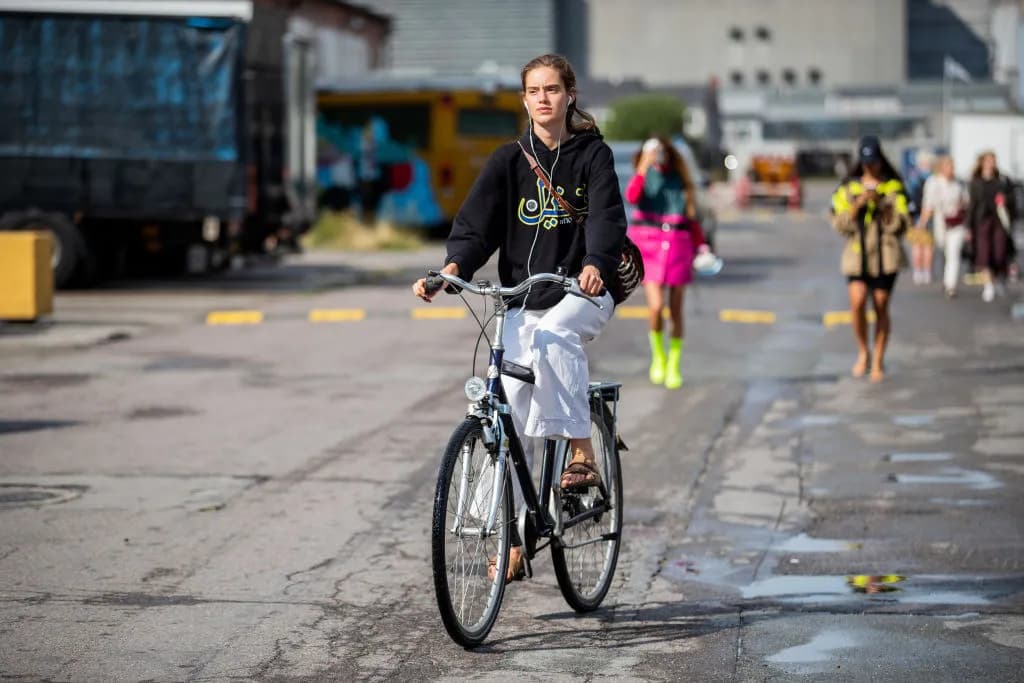 Jak wybrać idealny outfit na rower? Porady na każdą pogodę i rodzaj jazdy Jak wybrać idealny outfit na rower? Porady na każdą pogodę i rodzaj jazdy